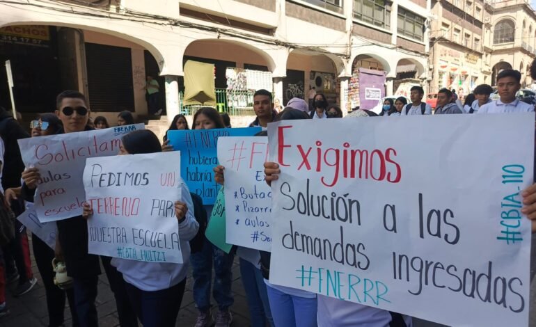 En cinco años, Gobierno abandonó a estudiantes de Emiliano Zapata