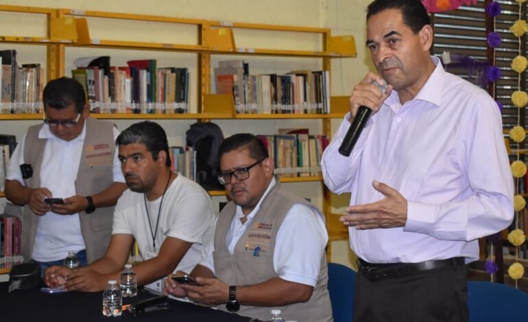 MAESTROS DENUNCIAN ACOSO PARA AFILIARSE A MORENA MORELOS; AMENAZAN CON DESPIDOS Y NO LES PAGAN