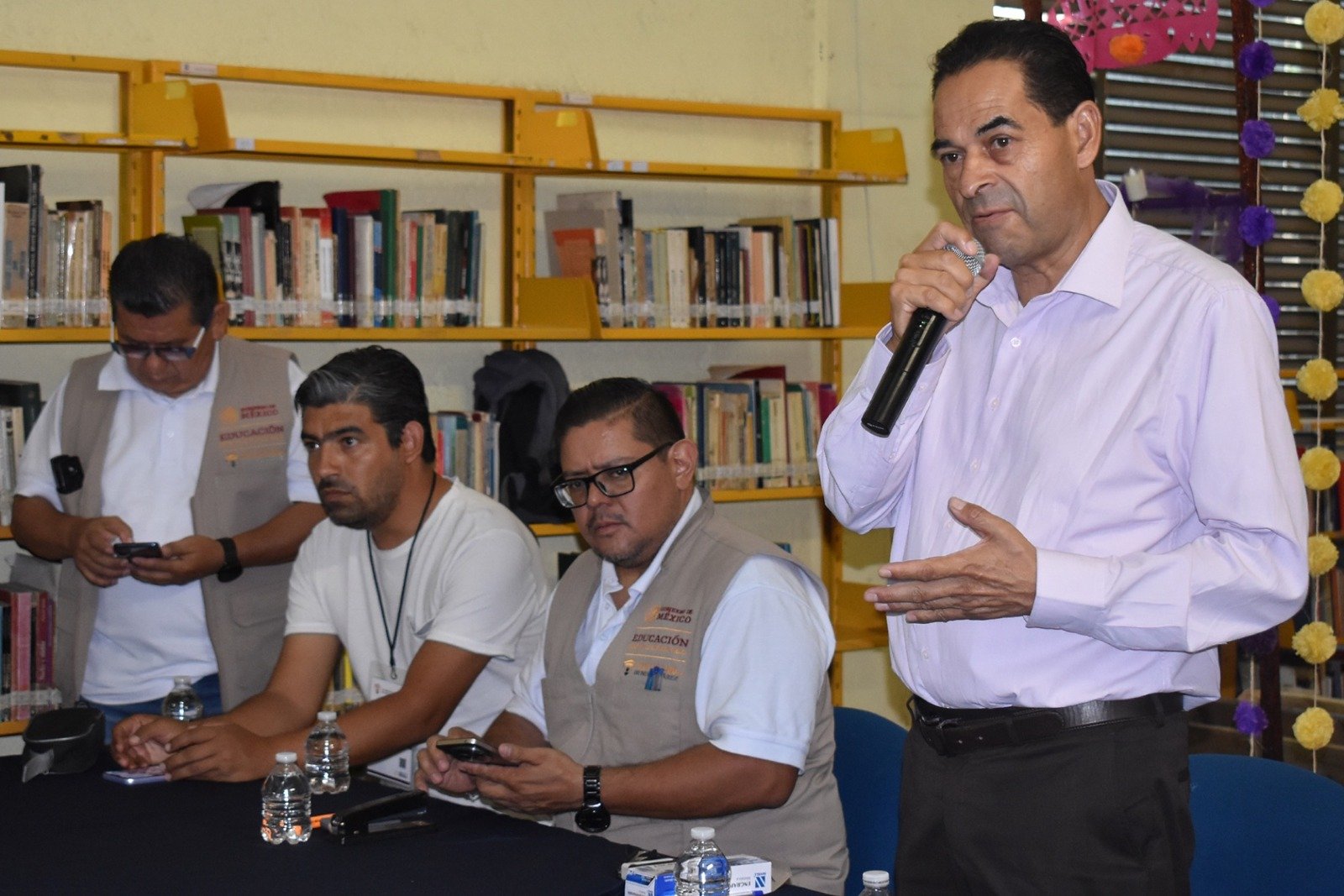 MAESTROS DENUNCIAN ACOSO PARA AFILIARSE A MORENA MORELOS; AMENAZAN CON DESPIDOS Y NO LES PAGAN